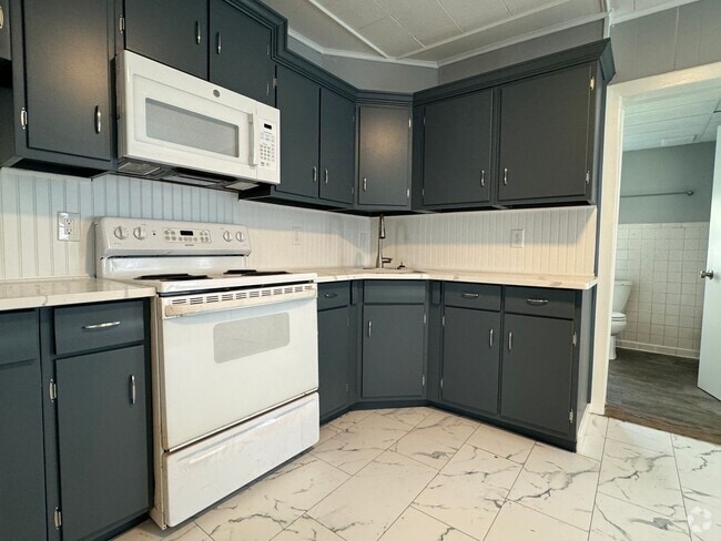 Building Photo - 178 North St Unit 178 North Street WHITE 43 Rental