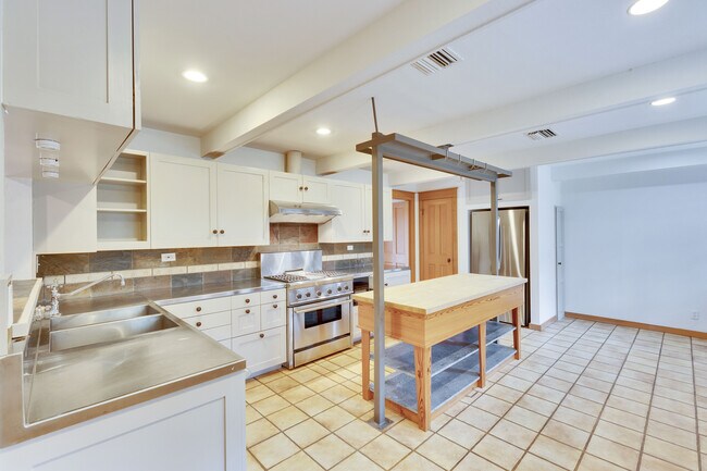 Photo - 408 Westwood Terrace House