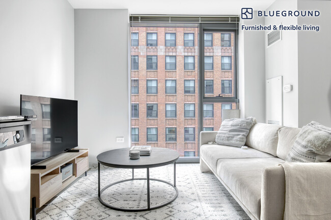 Building Photo - 210 N Wells St Rental