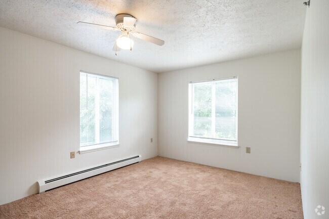 2BR, 1BA - 1,000SF - Bedroom