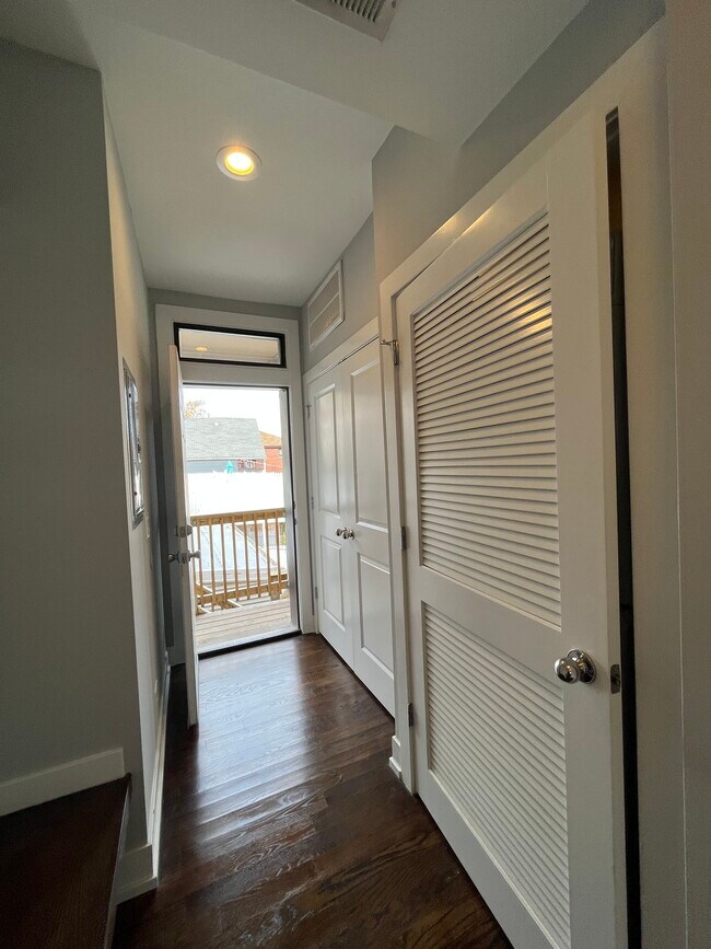 Photo - 1752 W Summerdale Ave Unit 2