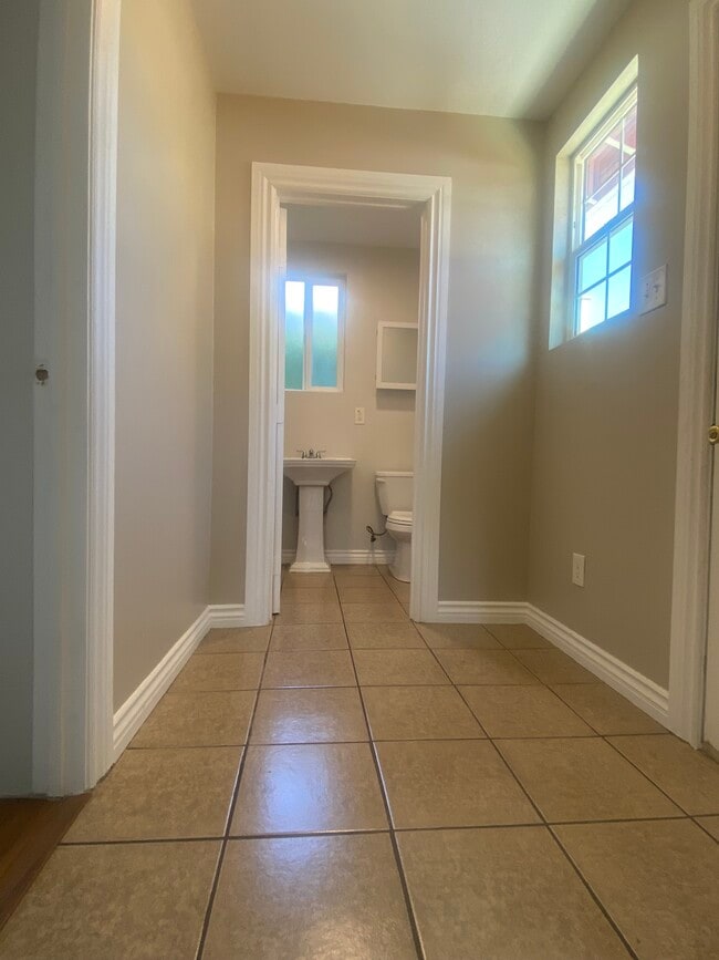 Photo - 834 W 106th St
