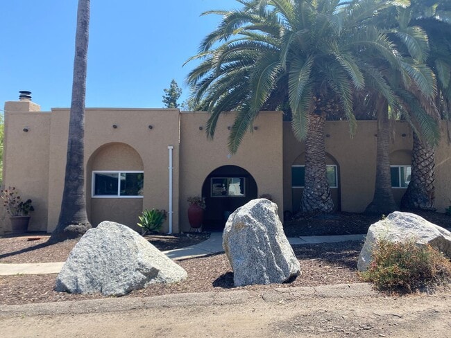 Building Photo - Louise Unit LOUISE-B