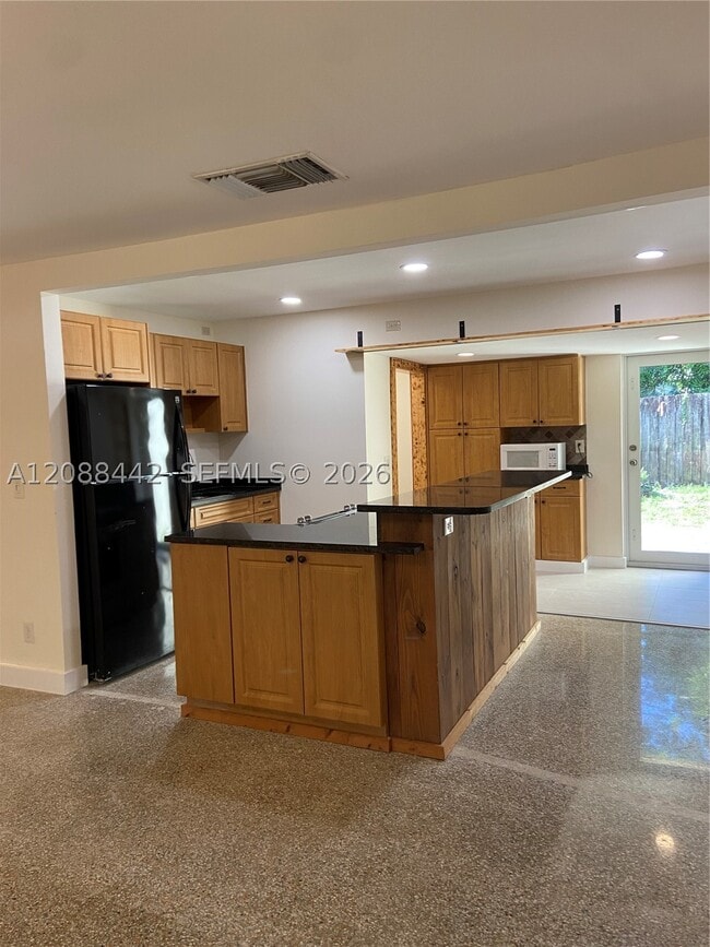 6140 SW 37 Ct
