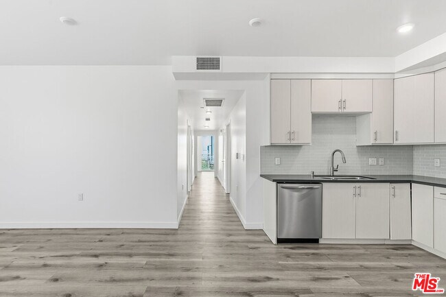 Photo - 11408 Sarah St Unit 301
