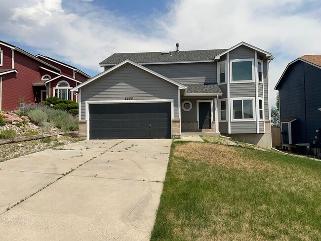 Building Photo - Fantastic 4 Bedroom Nestled in the heart of Old Farm!