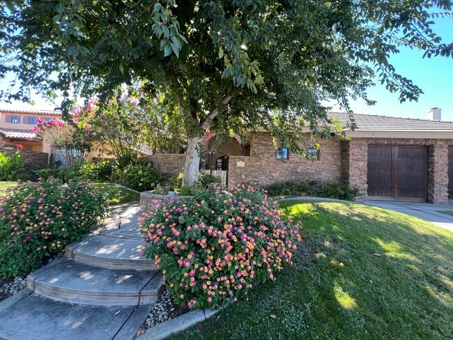 2104 Wedgemont Pl