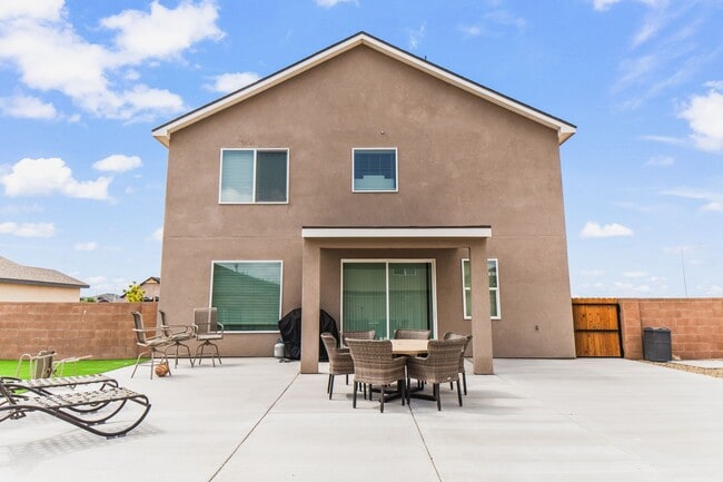 Photo - Fully Furnished 4 Bedroom, 2.5 Bathroom Home – Ideal for Traveling Professionals & Extended Stay ...