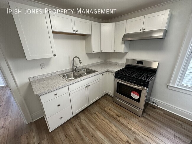 Photo - 24 Red Jacket Pkwy Unidad Apt. 3 - Electric Included!