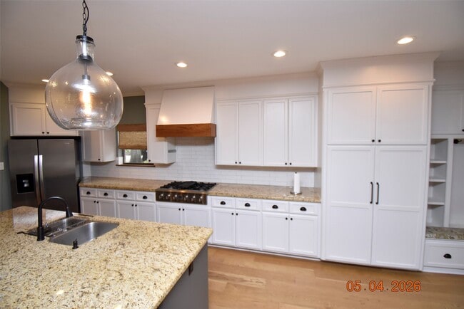 Photo - 421 Creekside Dr