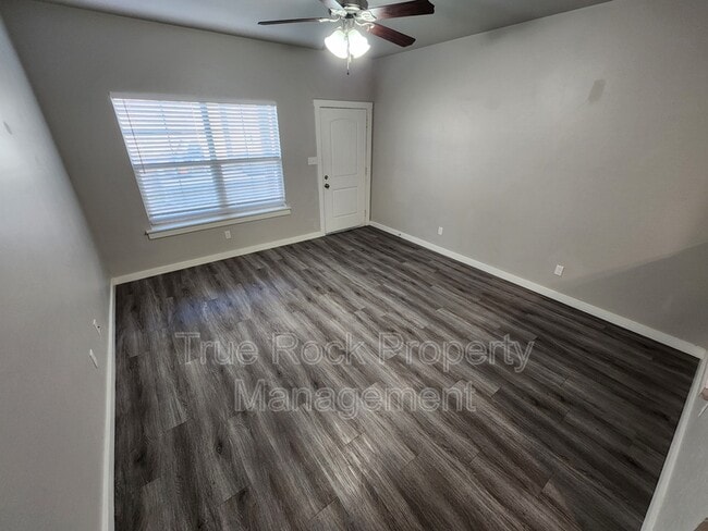 Photo - 416 E 13th St