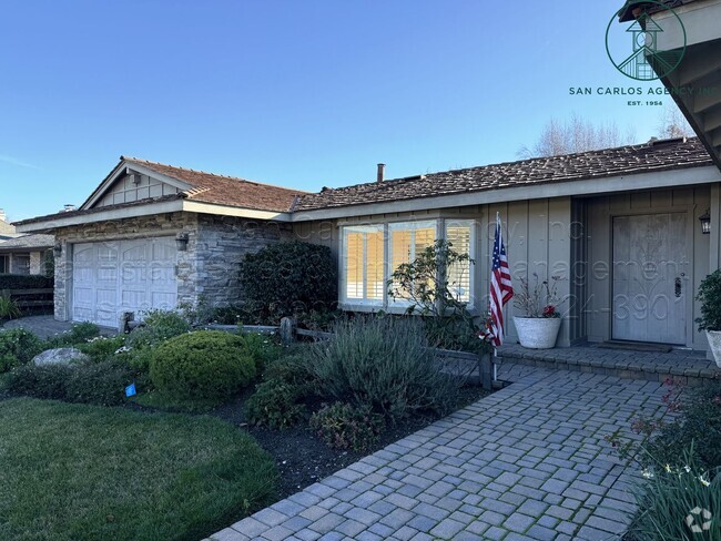 Building Photo - Spacious Single Level Ranch Style Home in ...