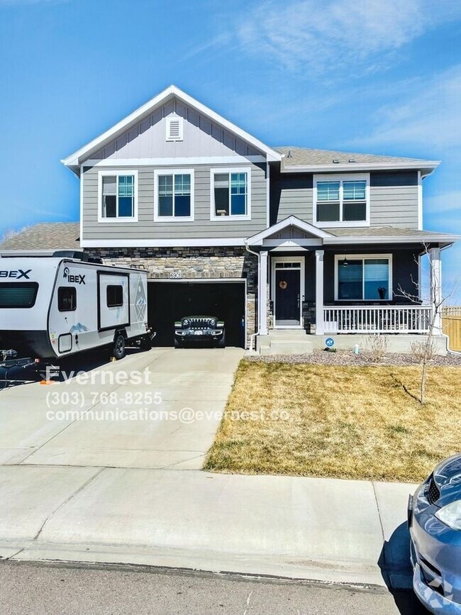 Building Photo - Spacious 4-Bedroom Home with Modern Comfor...