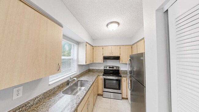 Photo - 10352-10358 Hemlock St. Unit 10352