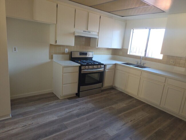 Photo - 17049 Ivy Ave