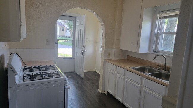 Photo - 1573 East Ave