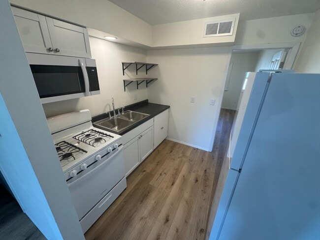 Building Photo - 208 Lindell Dr Rental