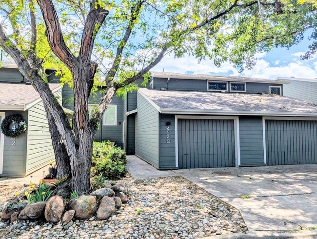 Building Photo - Beautiful Newly Remodeled 2BD/1.5BA townhouse in North Boulder