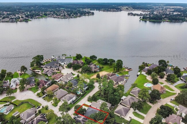 Building Photo - 12822 Lakeshore Dr Rental
