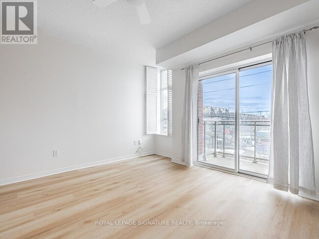 Photo - 2495 Dundas St W Unit 316