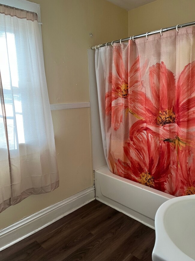 Photo - 723 W 5th St