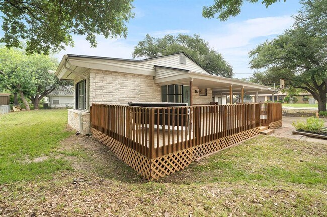 Photo - 1700 W 7th St