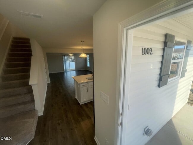 Photo - 1002 Peony Ln