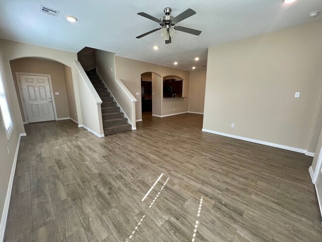 Photo - 6611 Leightyn Ln