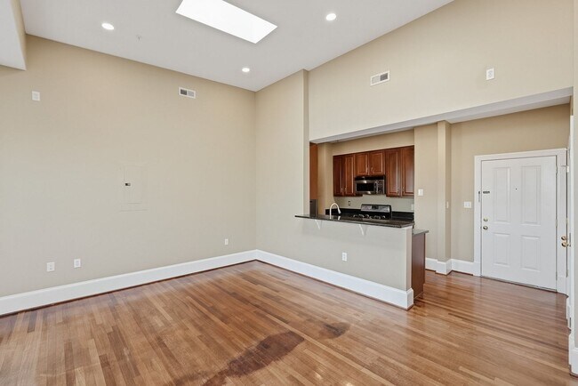 Photo - Columbia Heights Penthouse Condo | 1 Bed | 1 Bath | 600 Sf Unit 407