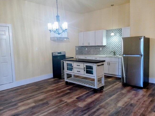 Building Photo - 2588 Connie Dr