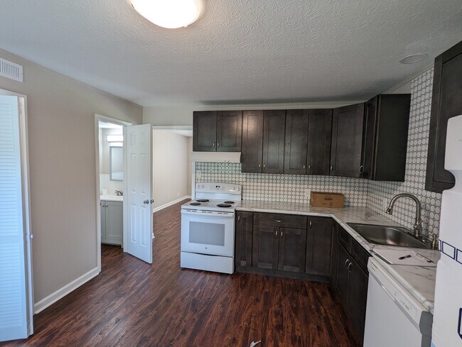 Photo - 112 Victor Reiter Pky Unit 19