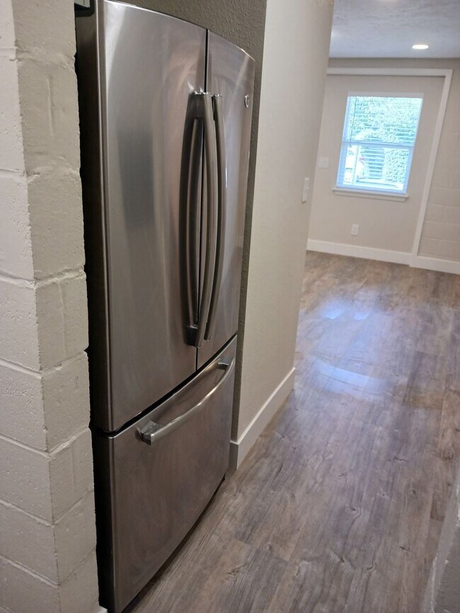 Photo - 2 Bedroom Available July 1st Located in Central Davis