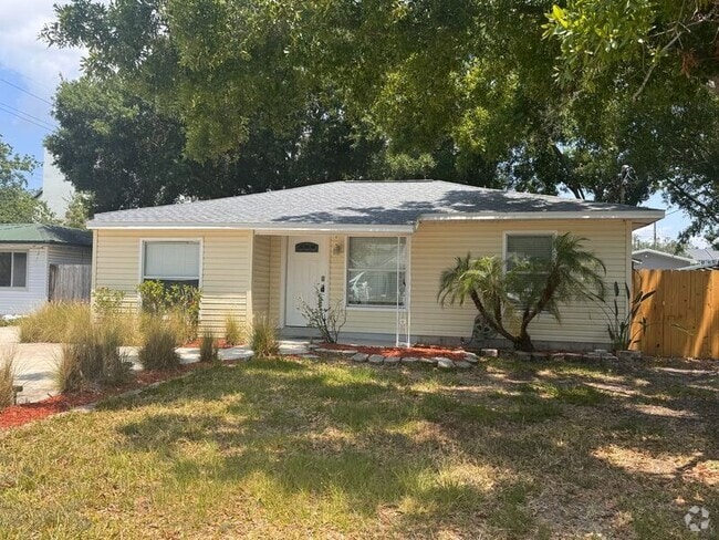 Building Photo - 3025 N Adams St Rental