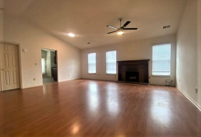 Photo - Ranch 3 bed, 2 bath Ranch with fenced yard...