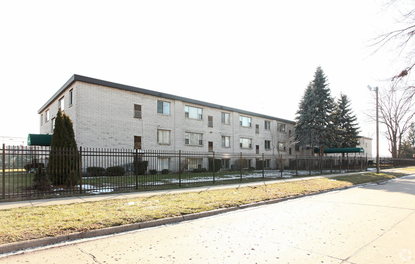 Pineridge Park Apartments - Pineridge Park Apartments