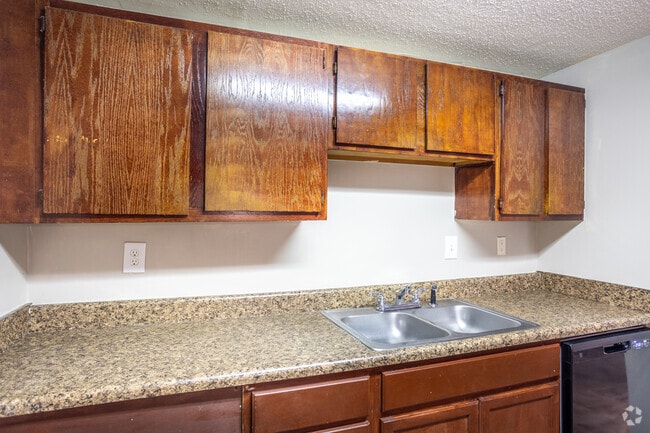 2HAB, 1BA - 950 ft² - Village of College Park