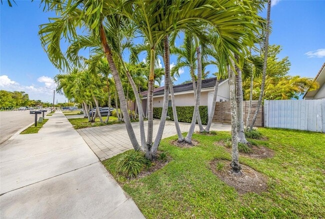 Building Photo - 72 SW 113th Ave