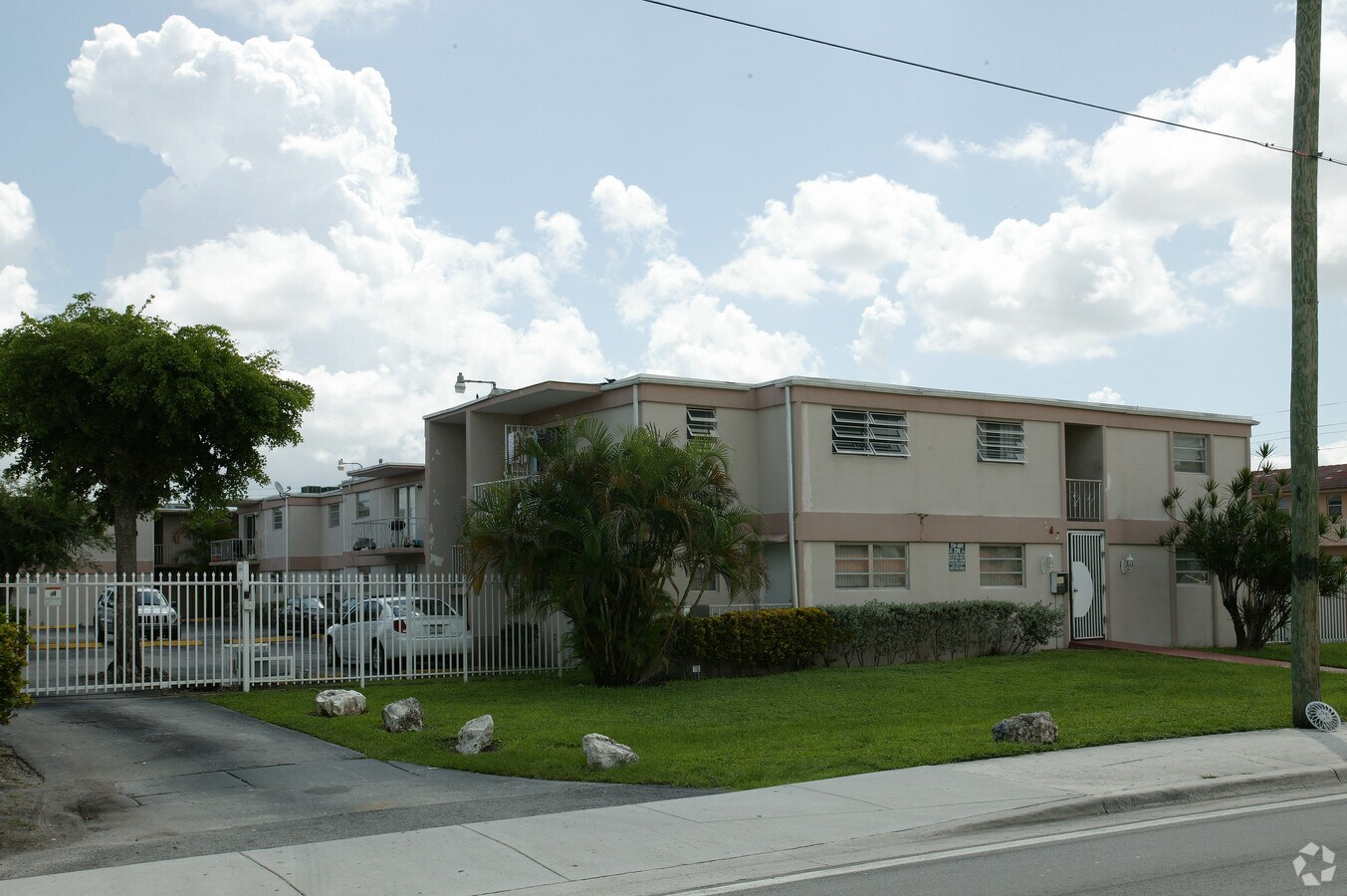 345 NW 57th Ave - 345 NW 57th Ave