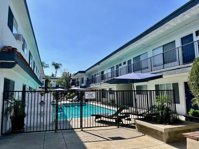 Photo - Carson Oakwood Apartments