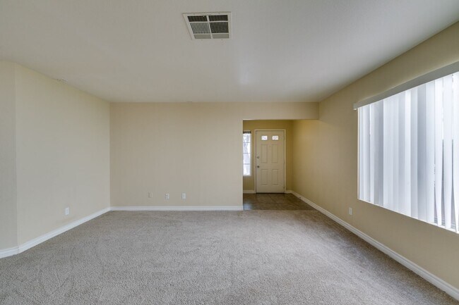 Photo - SUMMERLIN, SPACIOUS, 4 BED HOME WHITH A LARGE BACKYARD