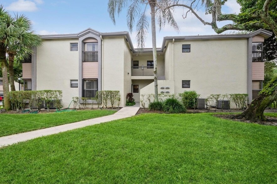 Photo - 4485 Carambola Cir S