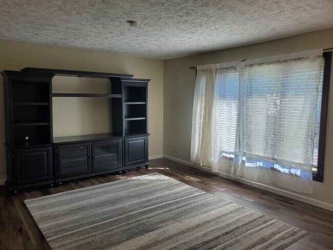 Photo - 23 Kenfield Cir