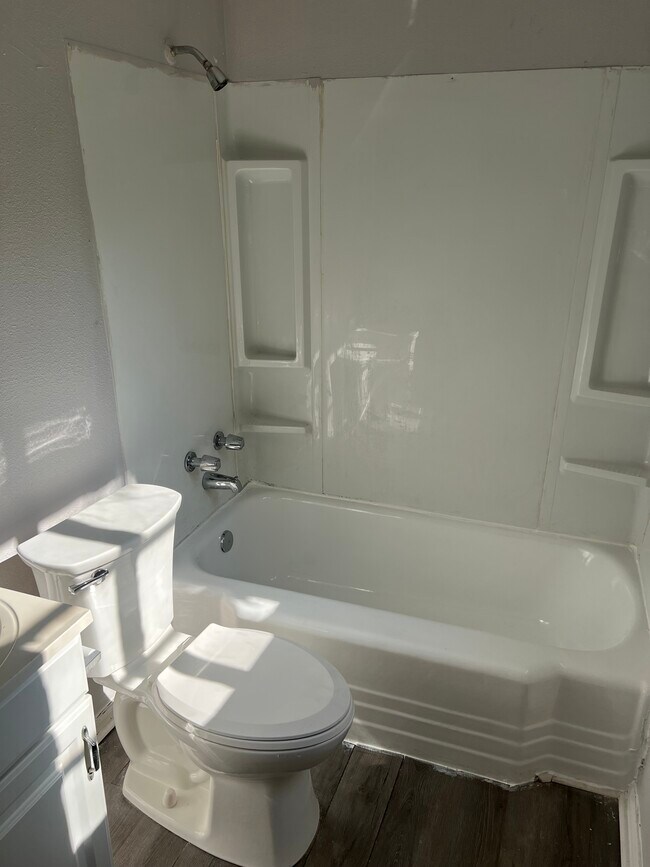 Photo - 2129 Ford St