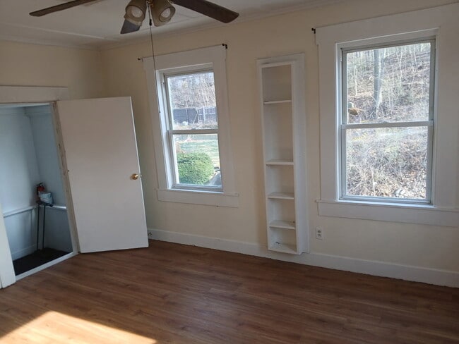 Building Photo - 44 Spring St Unit 2nd floor