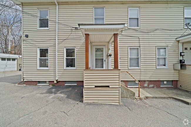 Townhouse style, has your own entrance and back entrance - 184 Canterbury St Rental