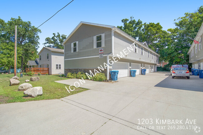 Building Photo - GARAGES!! Rental