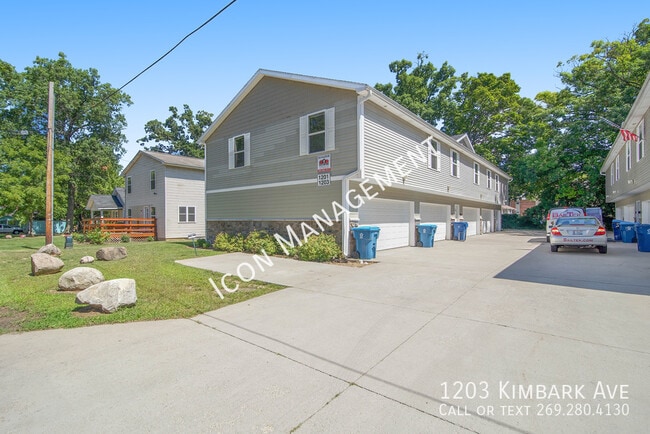 GARAGES!! - GARAGES!! Townhome