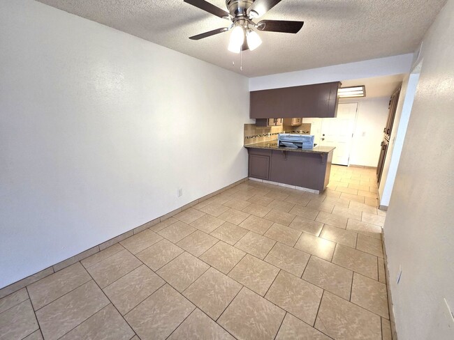 Photo - 1917-1919 W Whitendale Ave Unit 1917