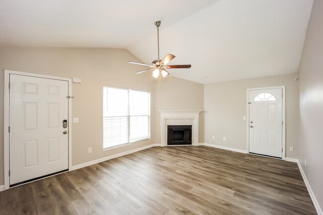 Photo - 220 Willow Springs Dr