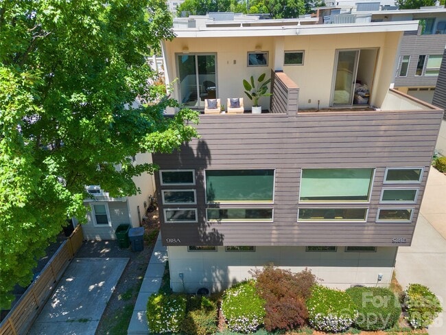 Building Photo - 918 Greenleaf Ave
